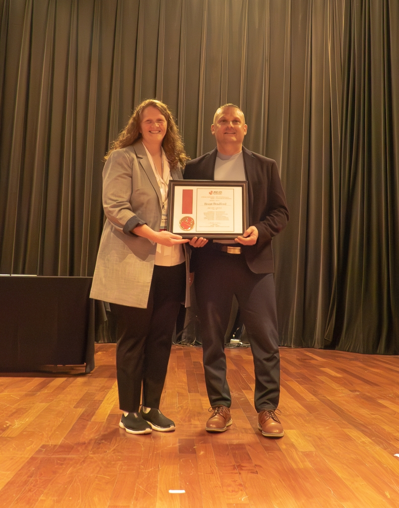 Brent Bradford receives Lifetime Achievement award from Kellie Baker